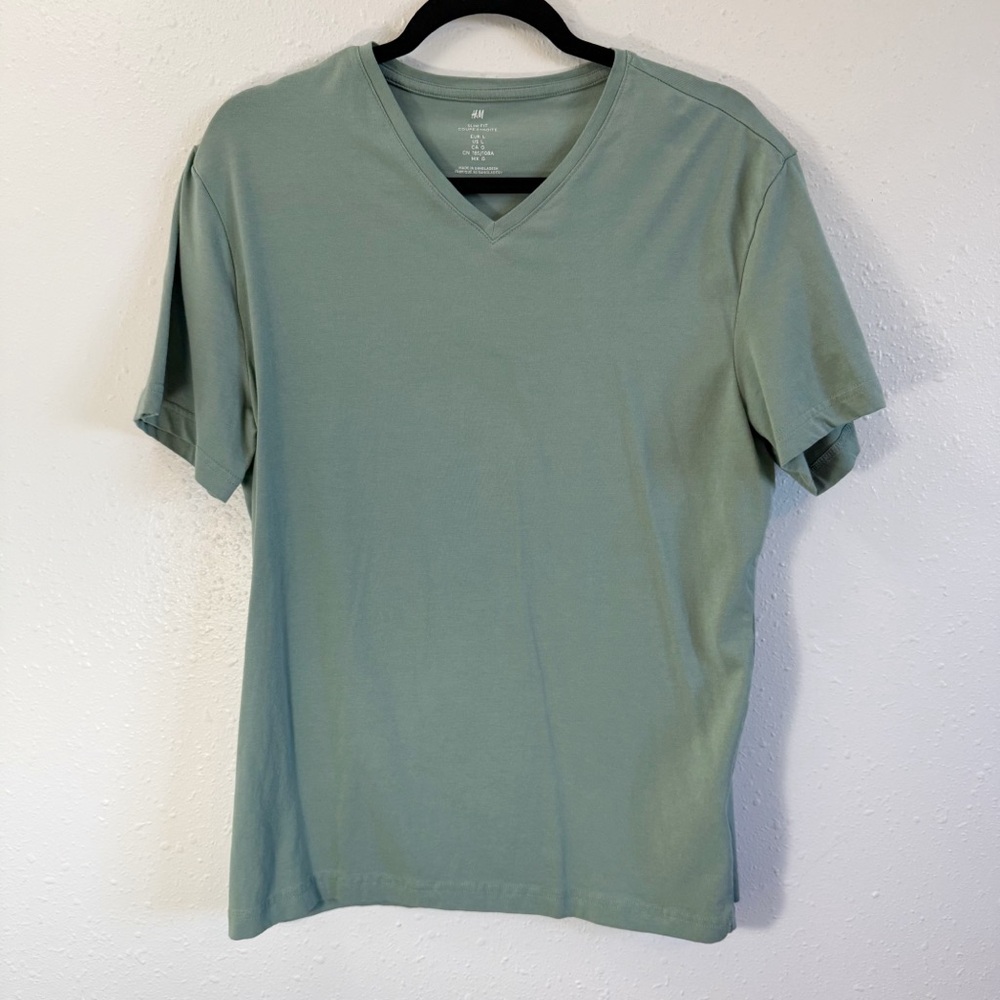 H&M‎ Sage Green V-Neck T-Shirt